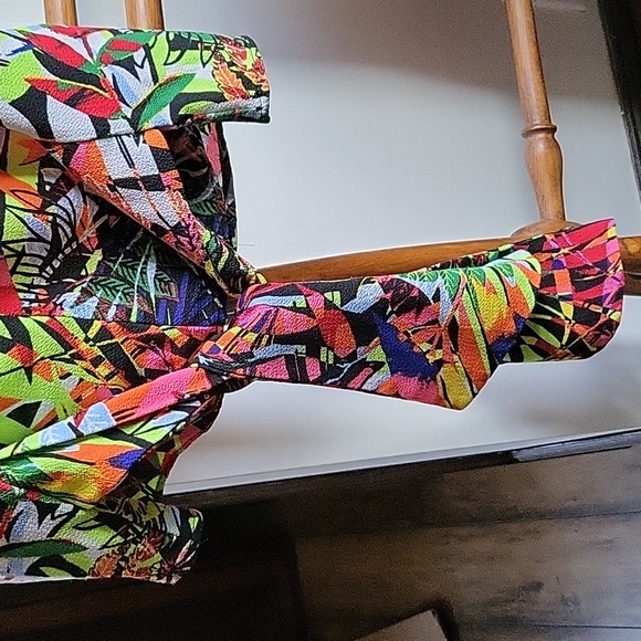 Bright colors for this top fom Mandy evans Size M/L - Picture 4 of 5